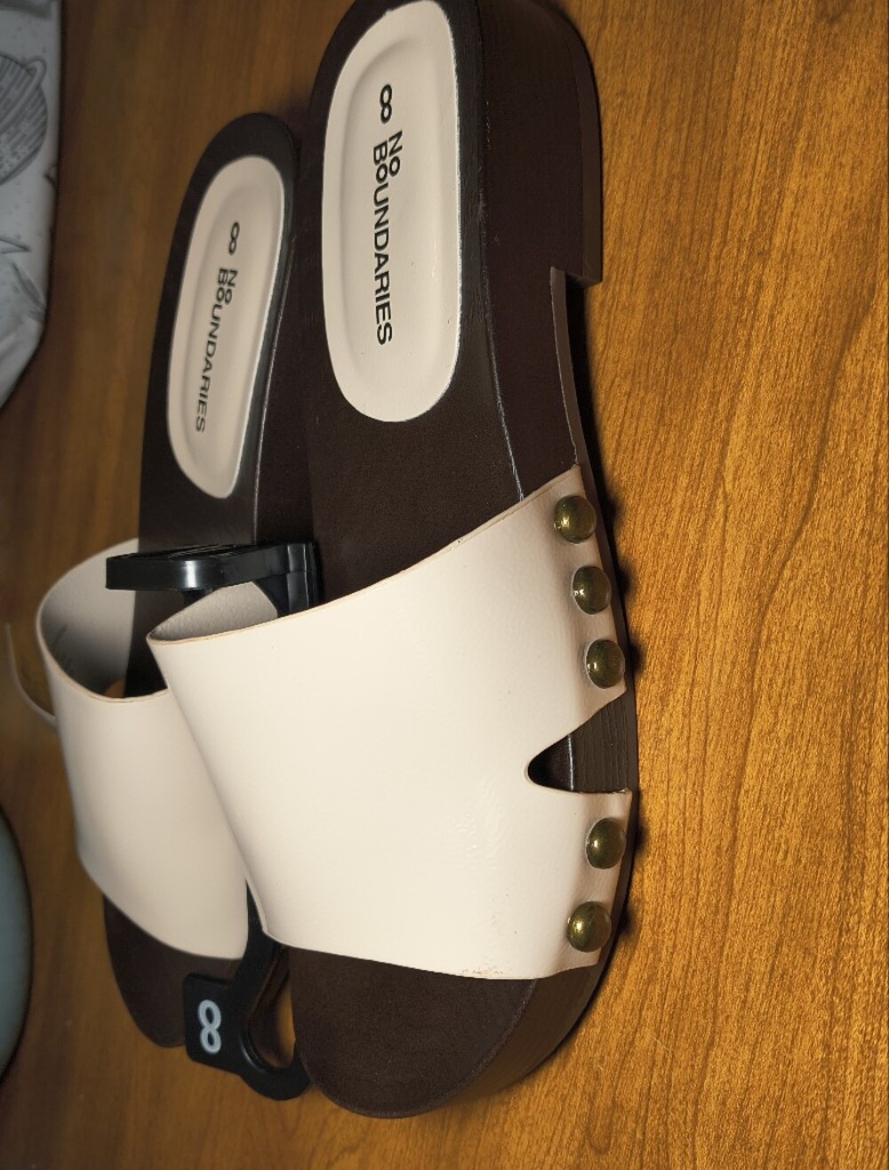 No Boundaries Women's Studded Slide Sandals Brown and White NEW